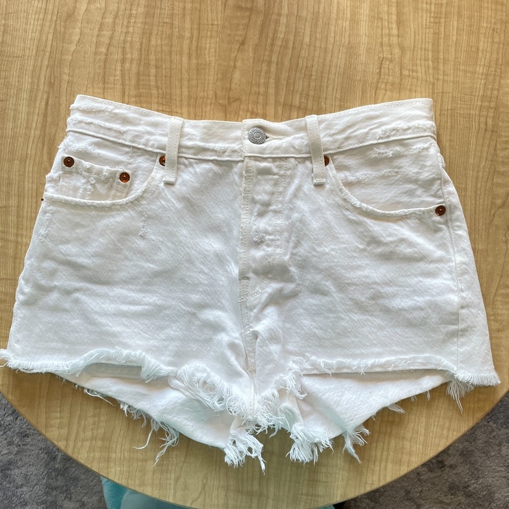 levi’s high rise denim shorts - Picture 2 of 4
